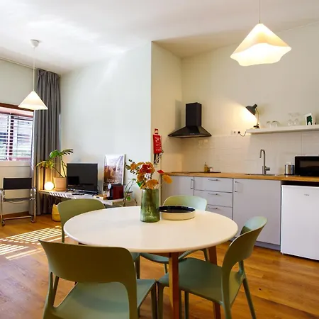 Casa Agustina, And Sunny With Optional Parking 波尔图