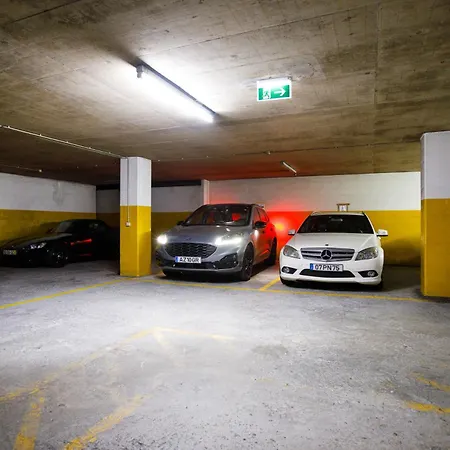 Casa Agustina, And Sunny With Optional Parking アパート ポルト